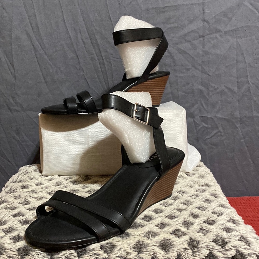 Torrid black, crossover ankle strap